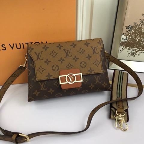 LV  M44688 Monogram match colors